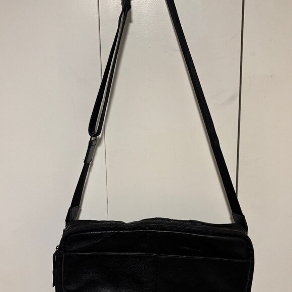 $400 Danier Leather Briefcase / Satchel / Messenger bag - Picture 3 of 9